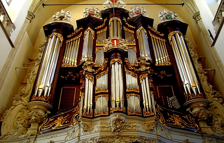 The Organ Just Begin - musical, building, beauty, church, amazing