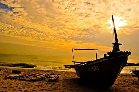 Beach Malaysia - boat, beautiful, beach, fishing, amazing, sunrises, seascape, gold, beaches, cool, landscape, awesome, malaysia, sky, nice, clouds, sea