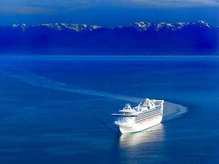 Cruise in Sea - cool, picture, cruise in sea