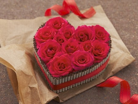 Full of love - love, gift, roses, heart, valentine, rose, nature, box, red, valentines day, paper, flowers, flower