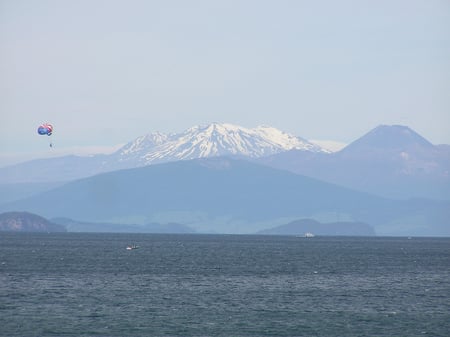 Lake Taupo New Zealand - trout fishing, paragliding, swimming