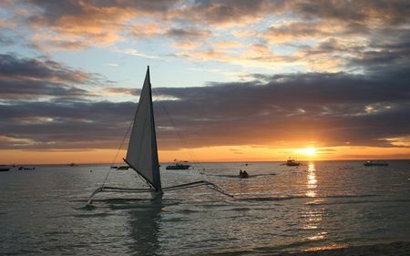 Yacht Sunset - lakes, reflected, beautiful, amazing, gold, photography, nature, sports, cool, water, reflections, awesome, yellow, sun, blue, sky, sunsets, yacht, yachting, natural, rivers, nice, clouds, orange, colors, sunrise