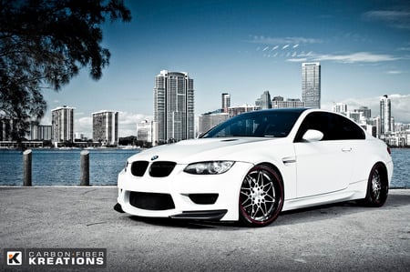 BMW M3 1680*1050