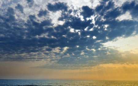 Windows 7 desktop Evening . jpg - clouds, gold, beach, sunset, blue