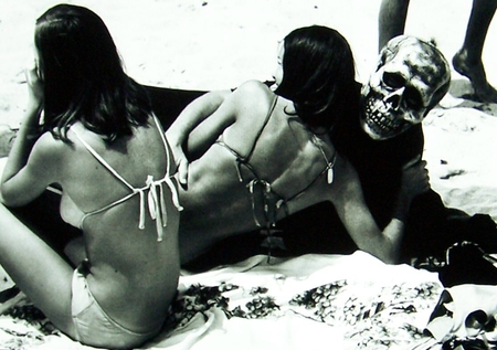 Death on the Beach - skull, girls, women, beach, death, bikinis, sand, skeleton