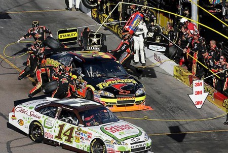 Pitting - sports, nascar