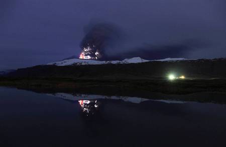 lightning On The Eyjafjallajokull Glacier - thunderstorm, volcano, dirty, iceland, eyjafjallajokull, lighting, nature