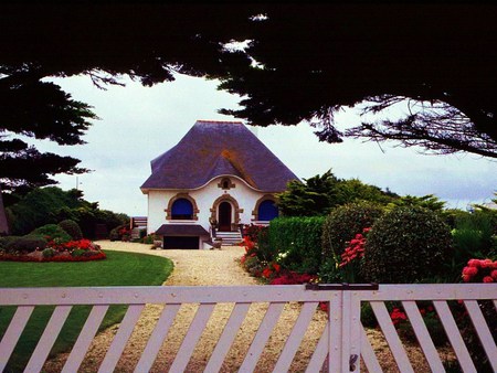 Joli Maissonette - white, france, fence plants, flowers, cottage, trees, walkway, blue