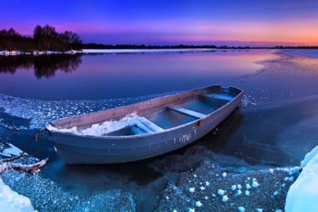 Boat in Icy Water - icy water, cool, picture, boat