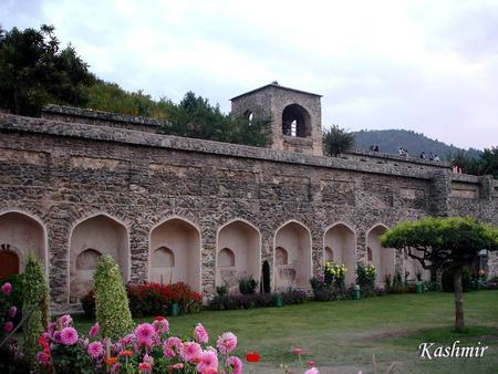 Pari Mahal, Kashmir (inside view) - green, architechure, mahal, kashmir, mountain