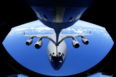 Globmaster refueling from KC135 Stratotanker - picture, globmaster-refueling-from-kc135-stratotanker, cool