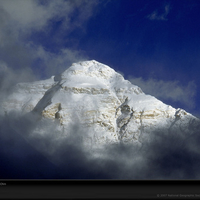 everest-peak-clouds