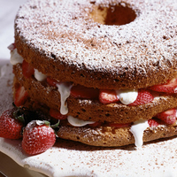 cake with strawberries