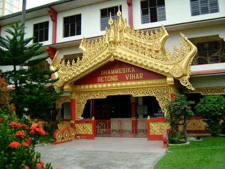 sleeping budda temple