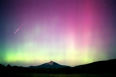 Aurora Borealis and Shooting Star - star, aurora borealis, shooting star, boreal, northern lights