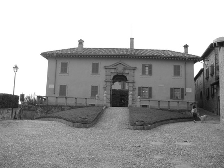 Royal Villa - house, black, white, architecture, building