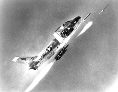 Your f86 sabre - black, white