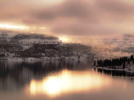 Winter Sunrise Lake - sun, panorama, mesa, white, purple, cold, frozen, golden, land, cena, lake, mounts, landscape, peaks, scarlat, scenario, ambar, nature, stones, sunrise, pines, sky, trees, water, mountains, sunlights, rocks, scarlet, clouds, icy, scene, fullscreen, ice, winter, waterscape, plants, gold, cenario, scenery, el, gray, natural, amber