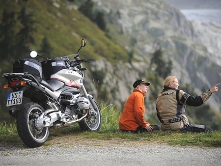 BMW R1200R Touring - r1200r, touring, girls, bmw