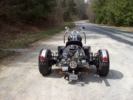 The Outlaw Lowrider - lowrider, open roads, vw, rides, harley davidson, hd, three wheeler, cruising, trikes, cruisers, motorcycles