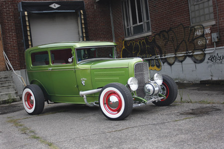 Custom Rod - white walls, green, rod, hot