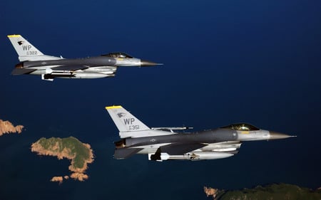 F 16 Fighting Falcons - jet, f16, fighter, falcon, military