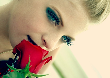 Lovely face - woman, beauty, nice, lips, roses, people, eyes, rose, other, face, pretty, lovely face, girl, sad, lovely, nature, cut, beautiful, sweet, flowers, blonde, red rose, flower