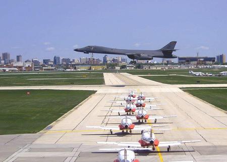 Aircraft - B1B Bomber & Snowbirds - airshow, canada, bomber, airplane, snowbirds, b1b