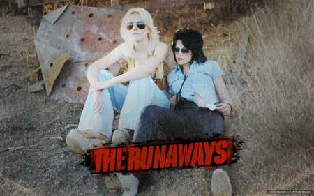 Dakota Fanning & Kristen Stewart - movie, fanning, stewart, runaways