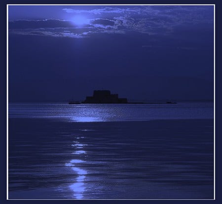 BLUE MOONSHINE - night, ocean, moonshine, blue