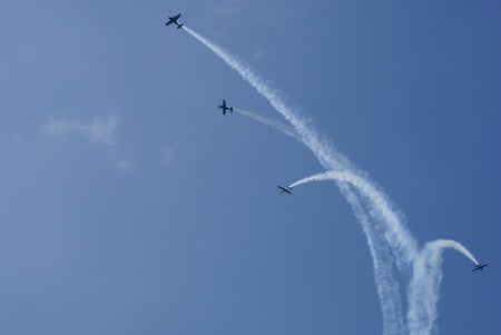 The Blades Aerobatic Display Team - hill, blades, aerobatic, biggin, ex, propeller, amazing, red, display, 2010, break, arrows, team