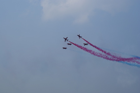 Red Arrows Break - redarrows, red, 2010, display, aerobatic, hawk, arrows, hill, biggin, raf