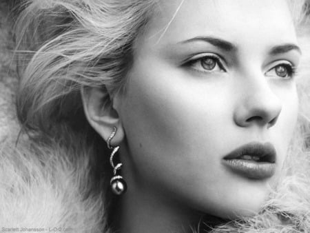 Scarlet Johnansson - scarlet johnansson, beautiful, actresses, black and white, lovely