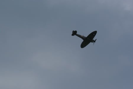 Raf Spitfire - hill, britain, 2010, of, 2, war, raf, hurricane, battle, world, ww2, two, biggin, spitfire