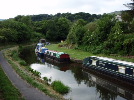 Gilwern - reflections, canal, brecon, narrow boats