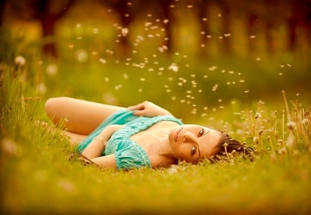 Girl in Grass - beautiful, cool, picture, girl in grass