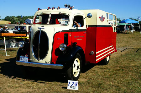 1940 Ford Maco Tire Service - tire, service, ford, maco, 1940