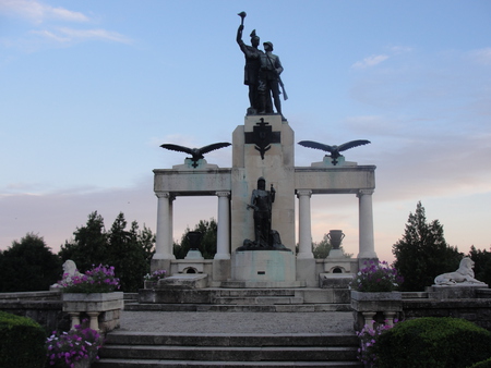 Monuments of Heroes - arhitecture, heroes, statues, monument