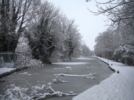 Snow In Aylesbury, Buckinghamshire, United Kingdom - Wednesday, 6th Of January, 2010 - ice, water, winter, united kingdom, bucks, canal, aylesbury, uk, buckinghamshire, snow