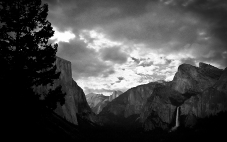 Yosemite Black and White - nature, clouds, park, mountains, waterfall, national