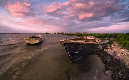 Old Boats - boat, beautiful, grass, nature, colorful, pink, peaceful, old, lake, sky, houses, clouds, house, colors, boats, waves, green