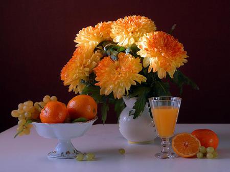 Orange blossoms - sunshine, glass, bowl, oranges, fruit, vase, juice, yellow, orange juice, orange, grapes, slice, vitamin c, flowers