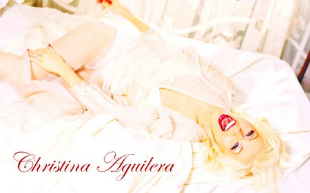 Christina Aguilera - bed, female, christina, aguilera, beauty