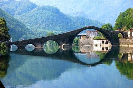 Devils-Bridge-River-Serchio-Lucca