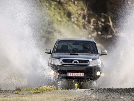 Toyota Splash - truck, splash, water, toyota