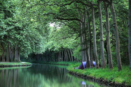 Camping-along-Canal-du-Midi-Castelnaudary-France - camping, france, castelnaudary, canal, du-midi