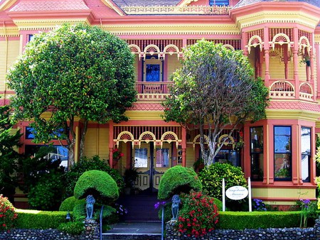 Gingerbread Mansion - 1899, california, trees, bed and breakfast, elegant, bushes