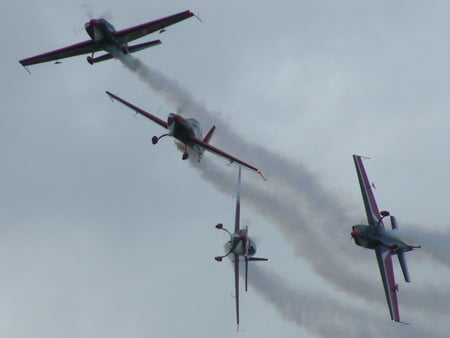 You Did Say Turn Left??? - extra 300, royal jordanians, riat 2010, display team