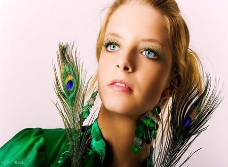 Peacock beauty - colour green, girl, blonde, emerald green, beauty, peacock feathers, make-up, peacock, woman, feathers, blue eyes