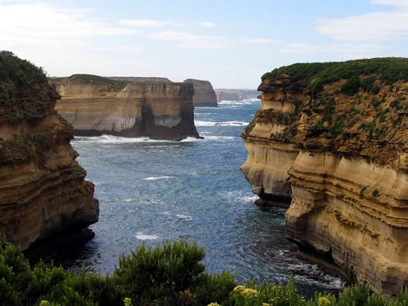 Rock Formation - spray, water, shrubs, ocean, rocks, wonder